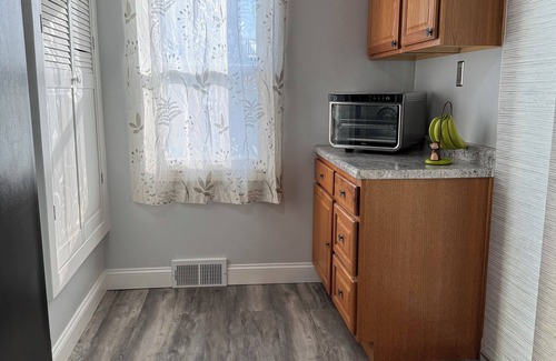 Green Bay House | Spacious 4 bed home near Lambeau Field
