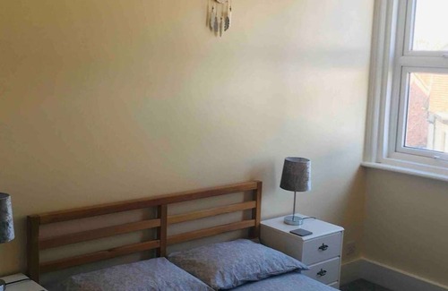 Bexhill-on-Sea House | Spacious 4 bed maisonette close to beach