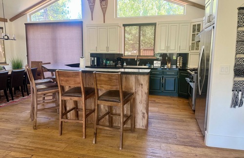 Mountain View Estates House | Spacious 4-bedroom house with beautiful views in South Lake Tahoe