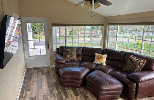 Callender House | Spacious 4-bedroom country home in lovely Arroyo Grande with Wi-FinWedding Venue