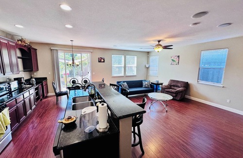 Castro Valley House | Spacious 4-bedroom house in lovely Castro Valley with WiFi