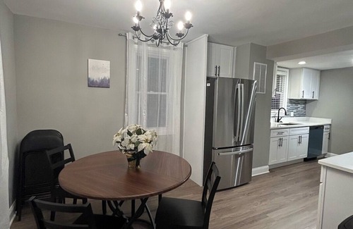 Woodmoor House | Spacious 4-bedroom house with AC and WiFi in fabulous Silver Spring