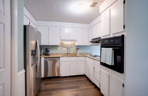 Houston County House | Spacious 4-Bedroom Retreat & Pet-Friendly Fenced Yard!