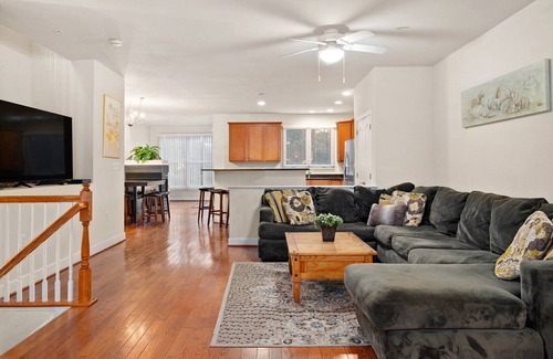 Glen Riddle House | Spacious 4 BEDROOM 3 1/2 BATHROOM in Gated Resort Community