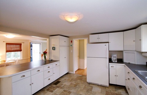Brewster House | Spacious 4 bedroom/3bath, on the Brewster/Orleans line