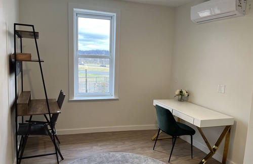 Southeast Apartment | Spacious 4-bedroom apt in Capitol Hill w/parking, outdoor space, views, METRO