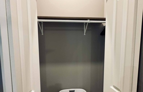 North Lawndale Apartment | Spacious 4-bedroom apartment with WiFi, AC in gorgeous Chicago