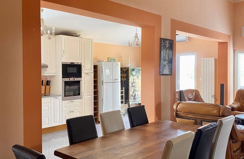 Brulo Apartment | Spacious 4-bedroom apartment in charming Poreč with WiFi, AC