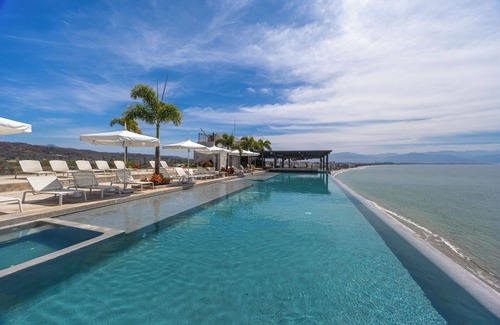 Bucerias Condo | Spacious 4-bedroom beach front condo in new Bantay Resort