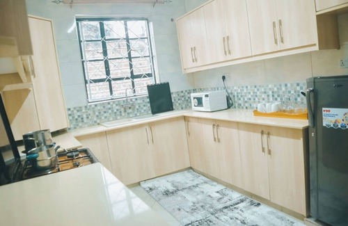 Embakasi House | Spacious 4-bedroom bungalow in lovely Nairobi with WiFi,international airport
