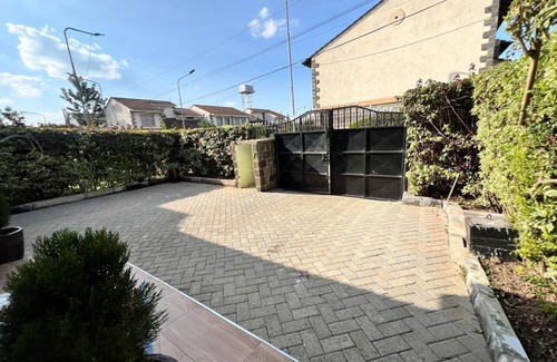 Embakasi House | Spacious 4-bedroom bungalow in lovely Nairobi with WiFi,international airport