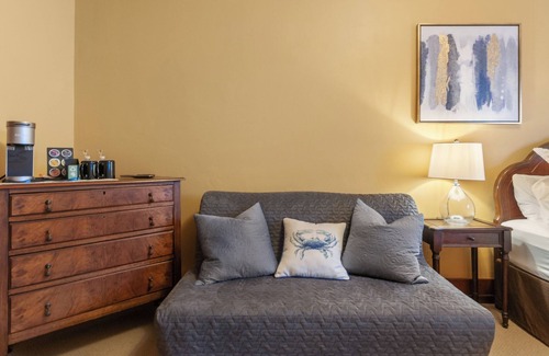 Okanagan-Similkameen Condo | Spacious 4-bedroom condo Across from Okanagan Lake!