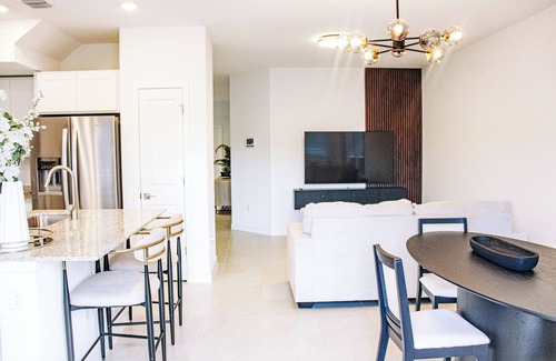 Haverhill Condo | Spacious 4-bedroom condo with WiFi and AC in pleasant Haverhill