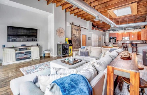 Historic Downtown La Crosse Apartment | Spacious 4 Bedroom Downtown La Crosse