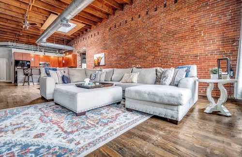 Historic Downtown La Crosse Apartment | Spacious 4 Bedroom Downtown La Crosse