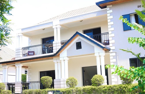 Kigali House | Spacious 4-bedroom family-friendly house in welcoming Kigali with WiFi