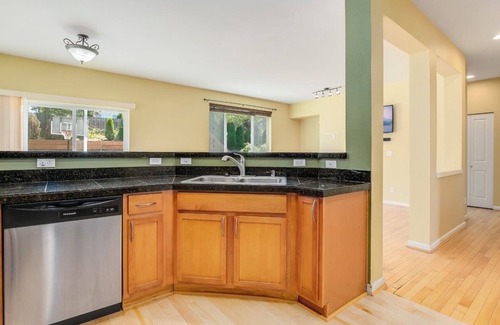 Auburn House | Spacious 4-bedroom house in enchanting Lake Tapps with WiFi