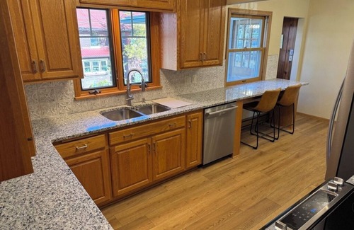 Payne - Phalen House | Spacious 4-bedroom house near Lake Phalen with AC, WiFi
