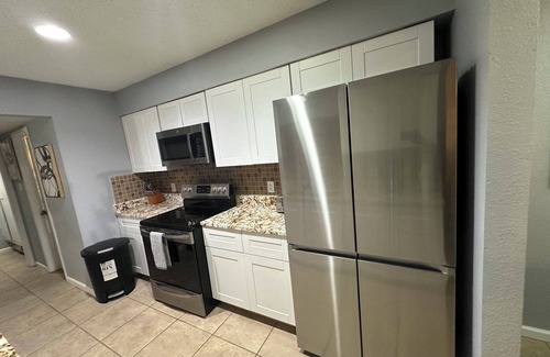 Odessa House | Spacious 4-bedroom -Harned Court A