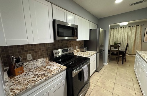 Odessa House | Spacious 4-bedroom -Harned Court A