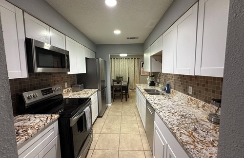 Odessa House | Spacious 4-bedroom -Harned Court A