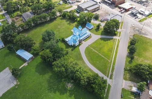 McAlester House | Spacious 4-Bedroom Historical Home w/modern comforts in Old Town McAlester, OK.