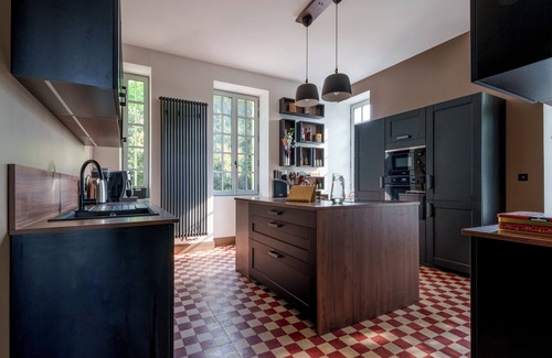Bourgueil House | Spacious 4-Bedroom House for 10 Guests in Bourgueil, near Vineyards