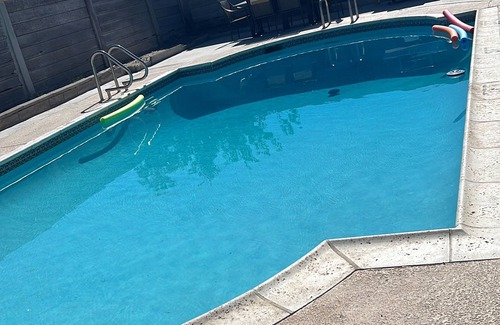 Whitney Villa | Spacious 4-bedroom home with refreshing pool. AC and WiFi in vibrant Las Vegas