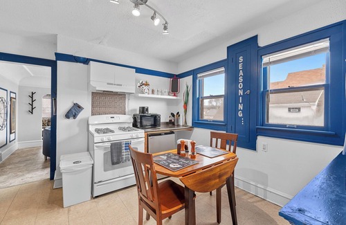 Burnham Park House | Spacious 4-bedroom house near downtown Milwaukee