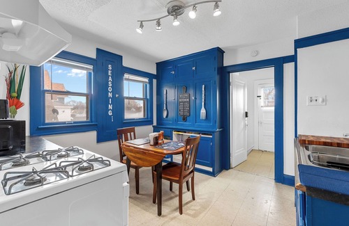 Burnham Park House | Spacious 4-bedroom house near downtown Milwaukee