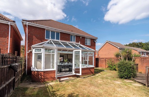 Emersons Green House | Spacious 4 Bedroom Home near Bristol