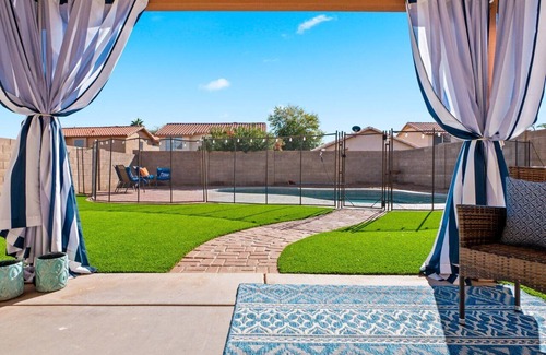Avondale House | Spacious 4 bedroom home with pool