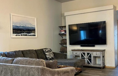 North Pole House | Spacious 4-Bedroom Home