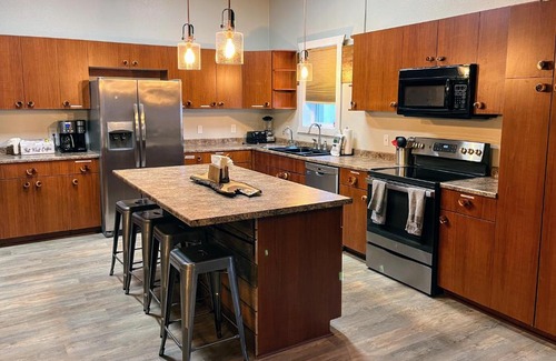 North Pole House | Spacious 4-Bedroom Home