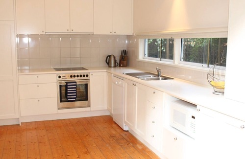 Anglesea House | Spacious 4 bedroom house - Walk to beach, river, golf course and shops