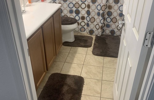 Glendale House | Spacious 4-bedroom house in marvelous Glendale with AC, fitness room, WiFi