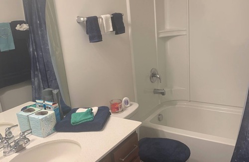 Glendale House | Spacious 4-bedroom house in marvelous Glendale with AC, fitness room, WiFi