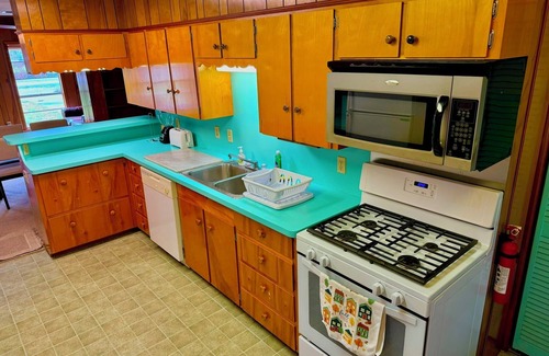 Rockport House | Spacious 4-bedroom house in charming Rockport with AC, WiFi BAR
