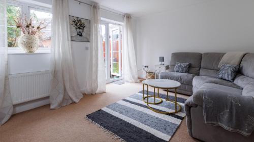 Aylesbury House | Spacious 4-Bedroom House in Aylesbury Ideal for Contractors Professionals or Larger Families