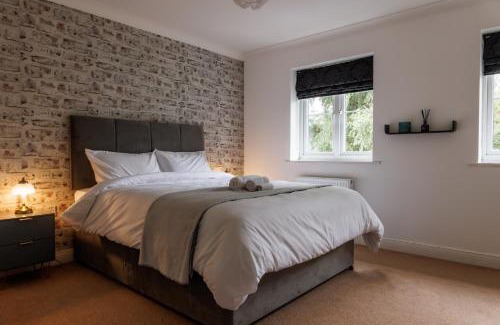 Aylesbury House | Spacious 4-Bedroom House in Aylesbury Ideal for Contractors Professionals or Larger Families