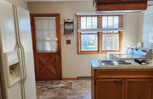 Kearney House | Spacious 4-bedroom house close to the university