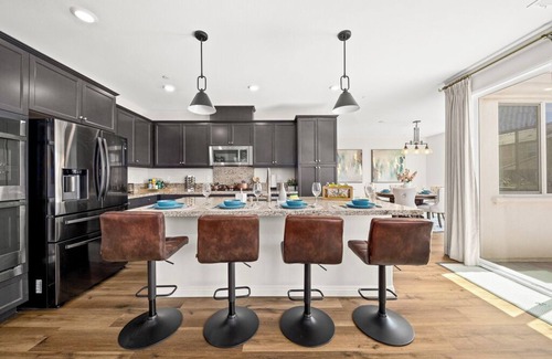 Ontario House | Spacious 4-bedroom house with 4 king beds
