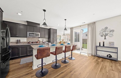 Ontario House | Spacious 4-bedroom house with 4 king beds
