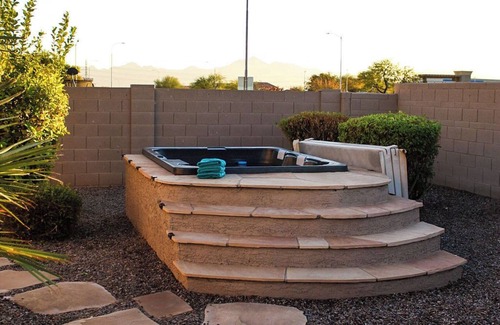 Tuscano House | Spacious 4-bedroom house with tranquil outdoor space, includes Grill and Spa.