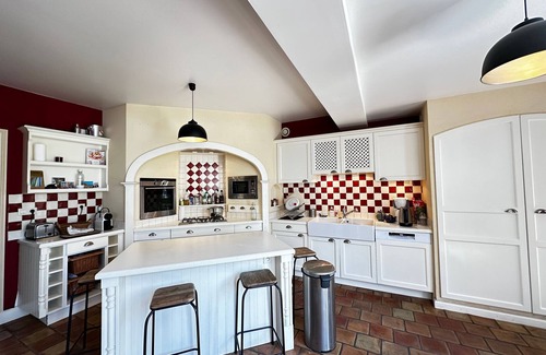 Fouras House | Spacious 4-Bedroom House, Central Fouras, Near Beaches