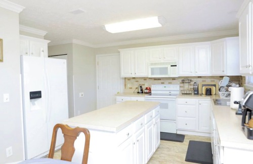 Beavercreek House | Spacious 4-bedroom house in charming Dayton with WiFi, AC