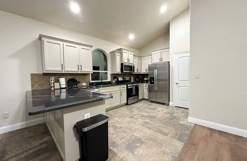 Odessa House | Spacious 4-bedroom house in Odessa with close to restaurants and retail stores.