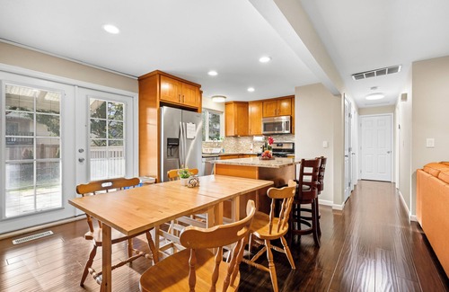 Renton House | Spacious 4-bedroom house with WiFi in peaceful Renton