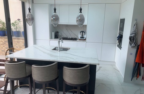 Uxbridge South House | Spacious 4-Bedroom in Uxbridge close to Heathrow, Legoland and Windsor Castle