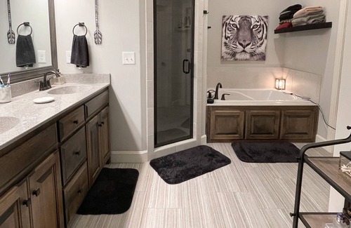 Olathe House | Spacious 4 Bedroom Modern Home w/ Full Gym. ⭐️6+ Month Availability Only⭐️
